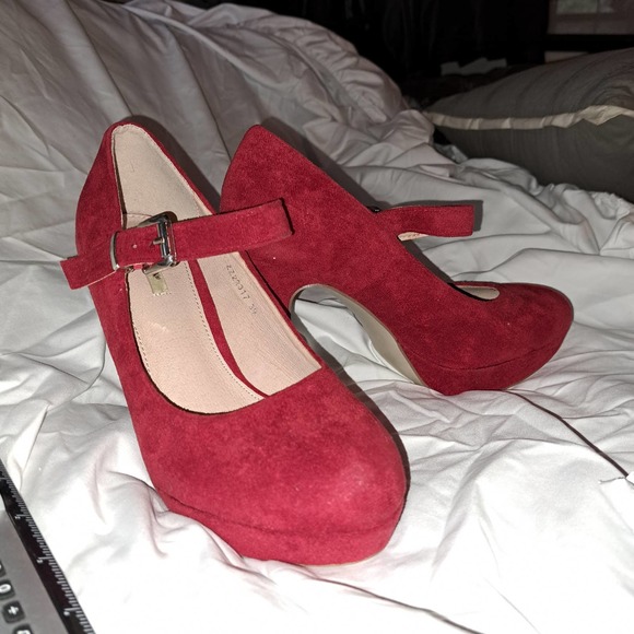 NEW JUMIX Europe - Rich Red Suede 4 inch pumps SZ 38 EU /7 US - Picture 5 of 8